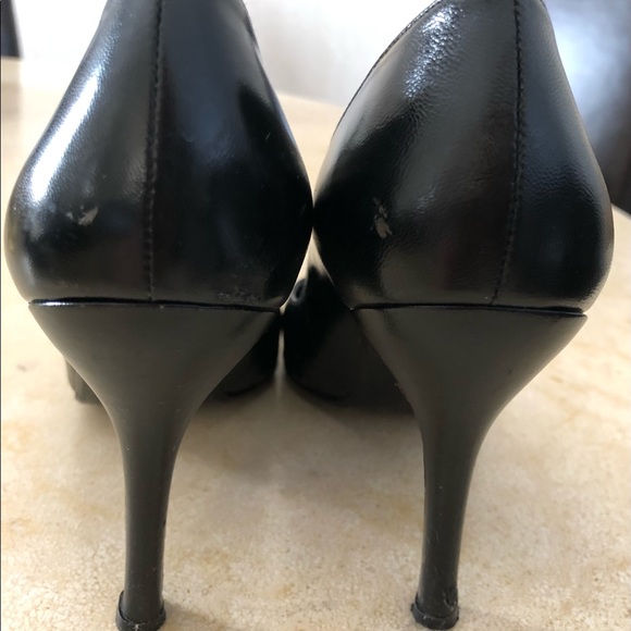 Stuart Weitzman Leather 3 7/8 inch Heels in size 8N. - Picture 3 of 8